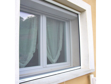 Moustiquaire de fenêtre enroulable verticale sur mesure Saga
