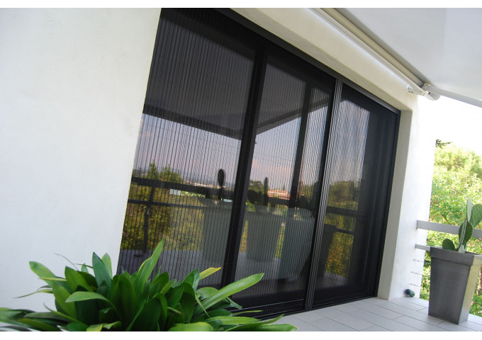 Moustiquaire latérale plissée 1 vantail pour porte sur mesure