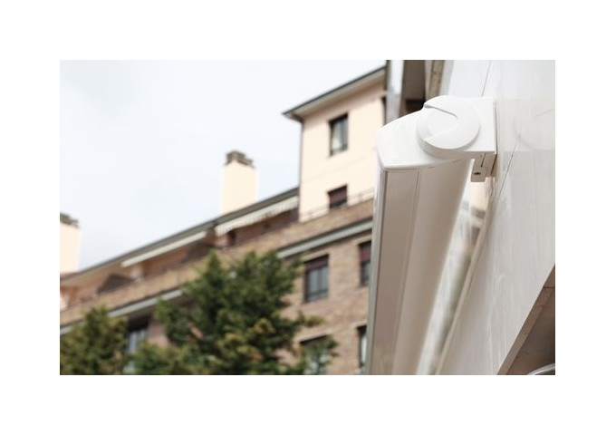 Store banne coffre à bras invisible sans lambrequin