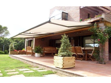 Store Banne Coffre Avec Lambrequin