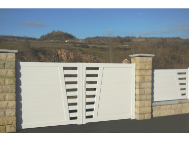 Portail Crespian en PVC avec cadre en aluminium hauteur 1,3 mètres
