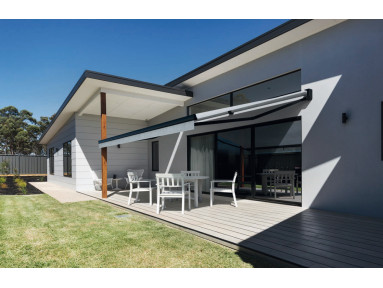 Store banne à bras invisibles Iguacu toile PVC microperforée soltis