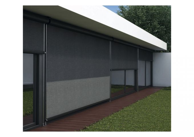 Store extérieur vertical avec coffre toile PVC micro-perforée Sunworker et tiges inox 10mm