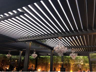 Pergola bioclimatique Jasmin îlot 4 pieds sur-mesure