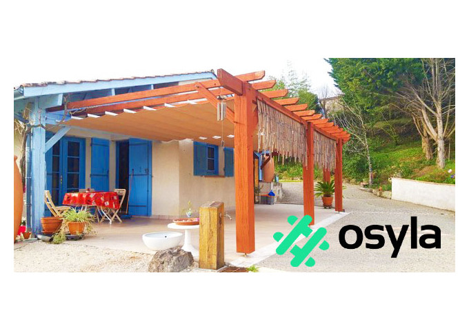 Pergola coulissante Mexico fixation de mur à mur avec toile micro-perforcée PVC sunworker Dickson
