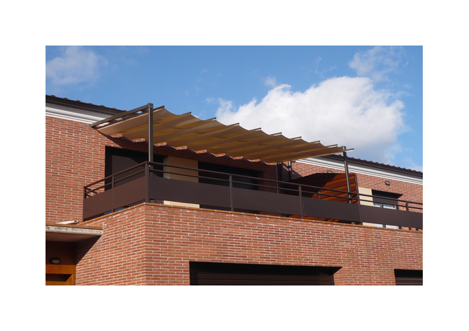 Pergola coulissante avec toile micro-perforée PVC Sunworker Dickson rétractable Cancun de mur à piliers