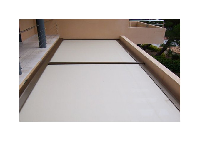 Store véranda avec système de guidage par cordes toile micro-perforée Sunworker Dickson