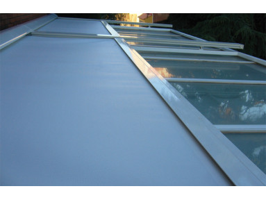 Store véranda avec système de guidage par cordes toile micro-perforée Sunworker Dickson