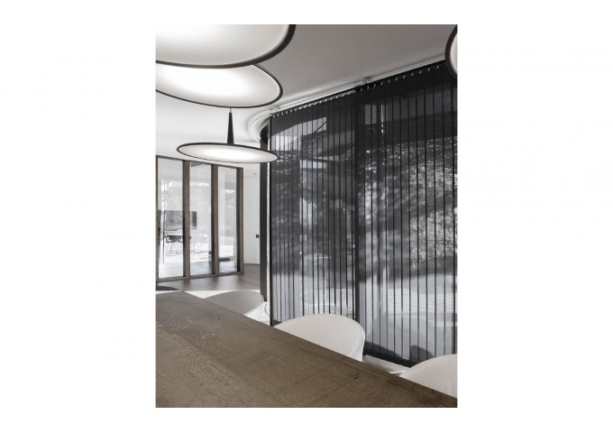 Store californien avec bandes de 127 mm avec panaché de coloris avec toile tamisante Linéa 2000 ou Roma Store californien avec bandes de 127 mm avec panaché de coloris avec toile tamisante Linéa 2000 ou Roma