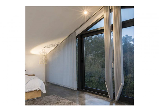 Store californien avec bandes de 127 mm avec toile Mattiz ignis nacar norme feu M1 Store californien avec bandes de 127 mm avec toile Mattiz ignis nacar norme feu M1