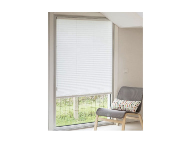 Store plissé pour fenêtre classique à tombée verticale toile norme feu M1