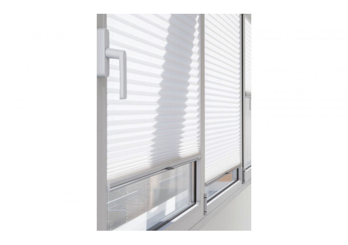 Store plissé pour fenêtre classique à tombée verticale toile norme feu M1