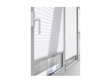 Store plissé pour fenêtre classique avec inclinaison possible à 15% max toile norme feu M1