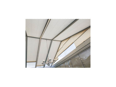 Store plissé pour fenêtre lucarne et fenêtre horizontale avec inclinaison possible à 90° max toile norme feu M1