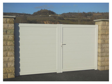 Portail Laverune PVC avec cadre en aluminium hauteur 1,3 mètres