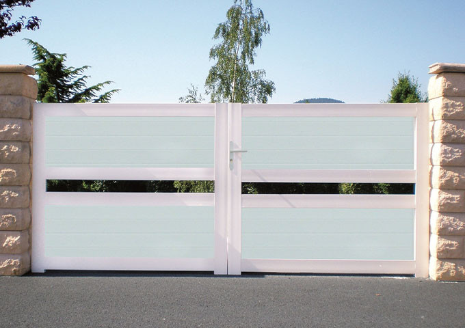 Portail Revel PVC avec cadre en aluminium hauteur 1,3 mètres