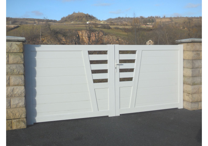 Portail Nizas en PVC avec cadre en aluminium hauteur 1,3 mètres