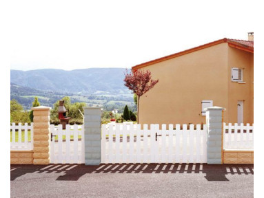 Portillon Adissan en PVC cadre en aluminium hauteur 1,3 mètres