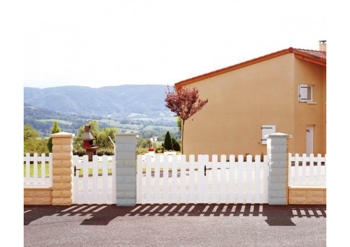 Portail Adissan en PVC cadre en aluminium hauteur 1,3 mètres