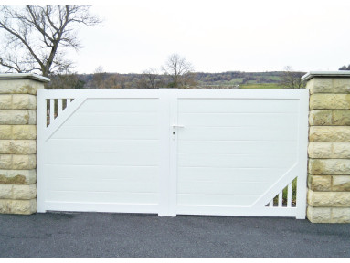 Portail Lattes en PVC avec cadre en aluminium hauteur 1,3 mètres