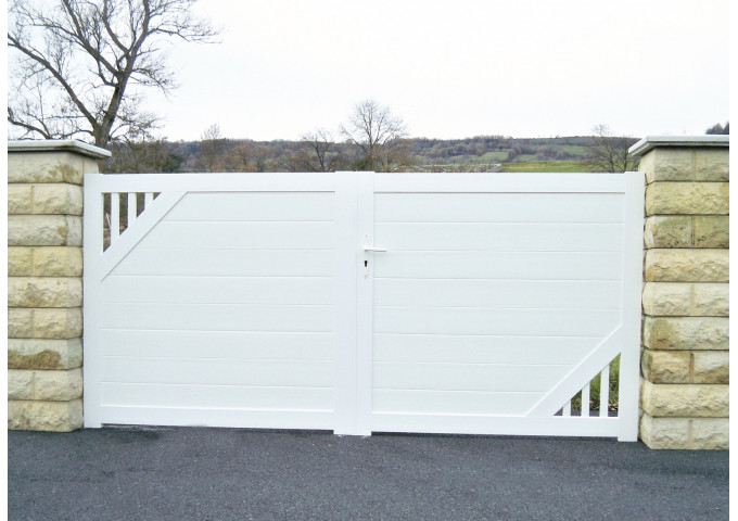Portail Lattes en PVC avec cadre en aluminium hauteur 1,3 mètres