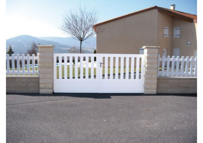 Portail Prémian en PVC cadre en aluminium hauteur 1,3 mètres