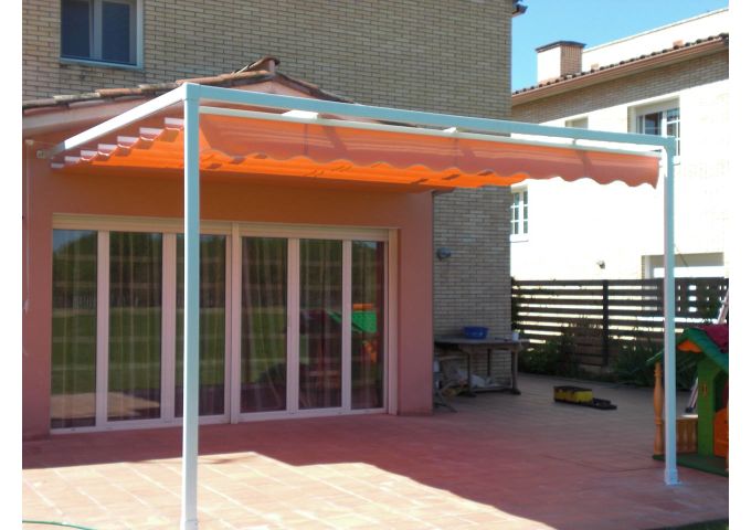 Pergola coulissante Mexico fixation de mur à piliers avec toile étanche Orchestra Max Dickson