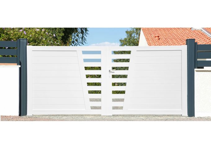 Portail Crespian en PVC avec cadre en aluminium hauteur 1,3 mètres