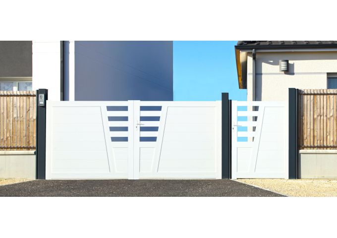 Portail Nizas en PVC avec cadre en aluminium hauteur 1,3 mètres