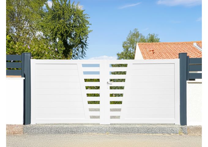 Portail battant 2 vantaux Crespian en PVC avec cadre en aluminium