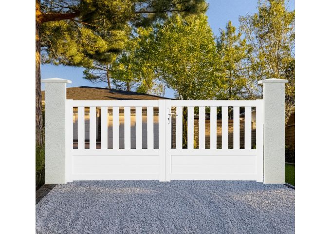 Portail battant 2 vantaux Prémian en PVC cadre en aluminium