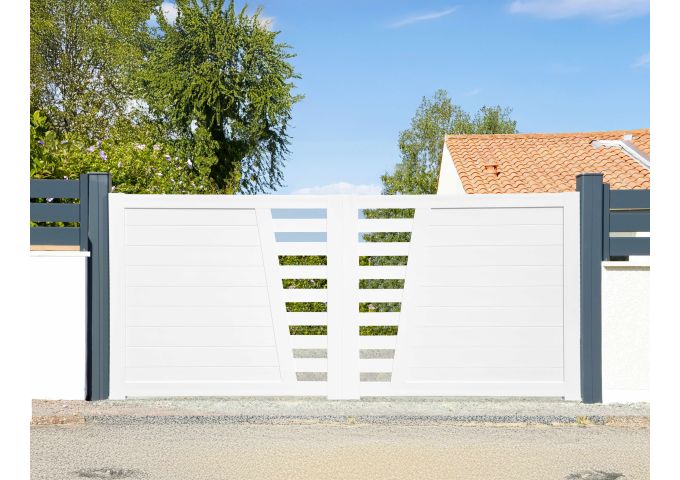 Portail coulissant Crespian en PVC avec cadre en aluminium