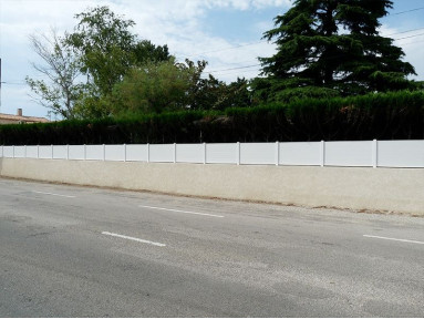 Grande longueur de clôture en PVC blanc modèle Lanister