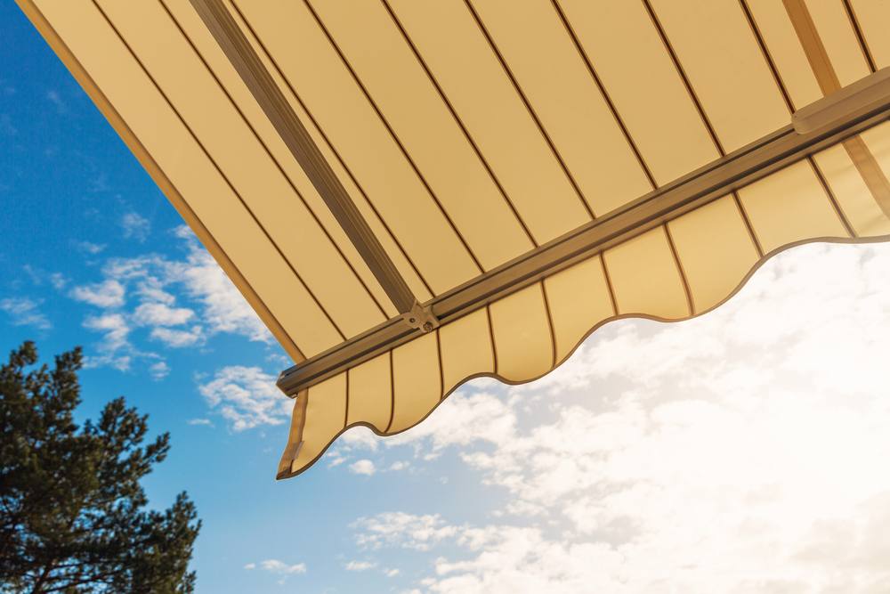 Tout savoir sur les toiles de store banne